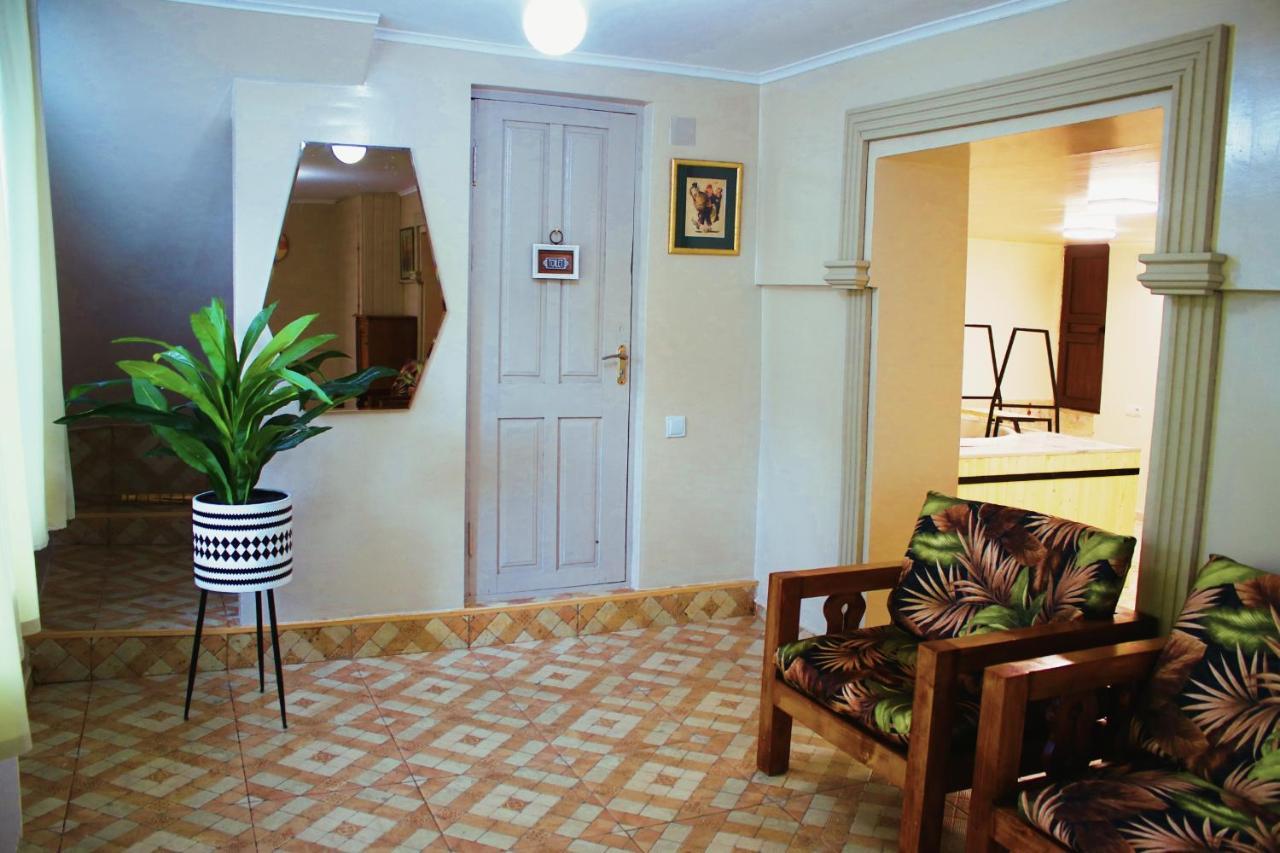 Guesthouse Of Manoni Ratiani Mestia Exterior foto