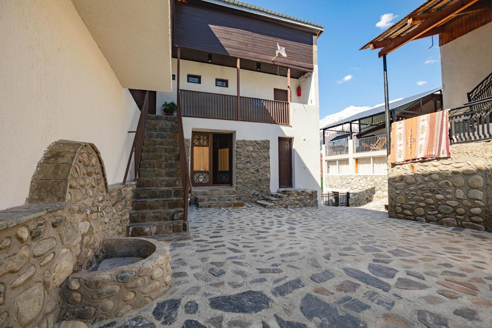 Guesthouse Of Manoni Ratiani Mestia Exterior foto
